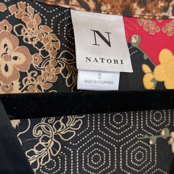 Natori Caftan Vneck Black Red Gold Asian Pattern - Picture 3 of 6